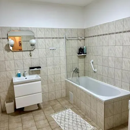 Daire Retro Flat With Indoor Pool, Sauna, Hot Tub