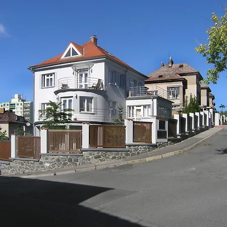 Daire Retro Flat With Indoor Pool, Sauna, Hot Tub Prag