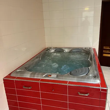 Daire Retro Flat With Indoor Pool, Sauna, Hot Tub *