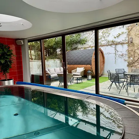 Retro Flat With Indoor Pool, Sauna, Hot Tub *